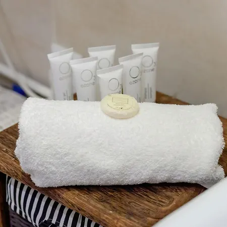 Family With Air Conditioning In By Renters 아파트 *