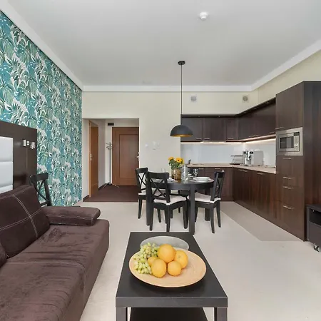 Family With Air Conditioning In By Renters 아파트 *