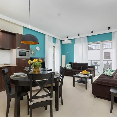 Family With Air Conditioning In By Renters 아파트 미엘노