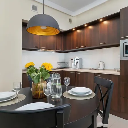 Family With Air Conditioning In By Renters * 미엘노