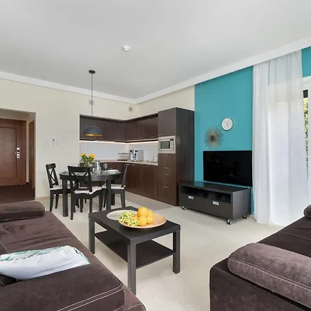 Family With Air Conditioning In By Renters 아파트 미엘노